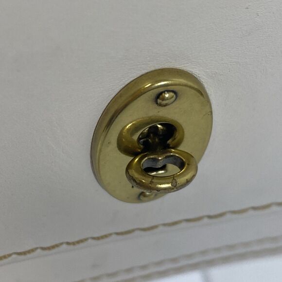 Vintage Fossil Shoulder Bag White Leather Y2K Stitched Heavy Duty Gold Toggle - Picture 5 of 16